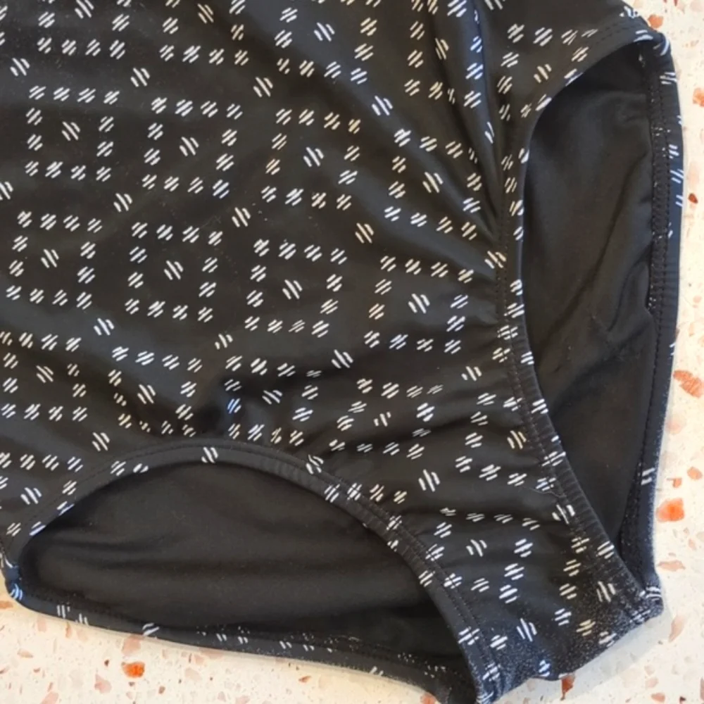 Old Navy black white